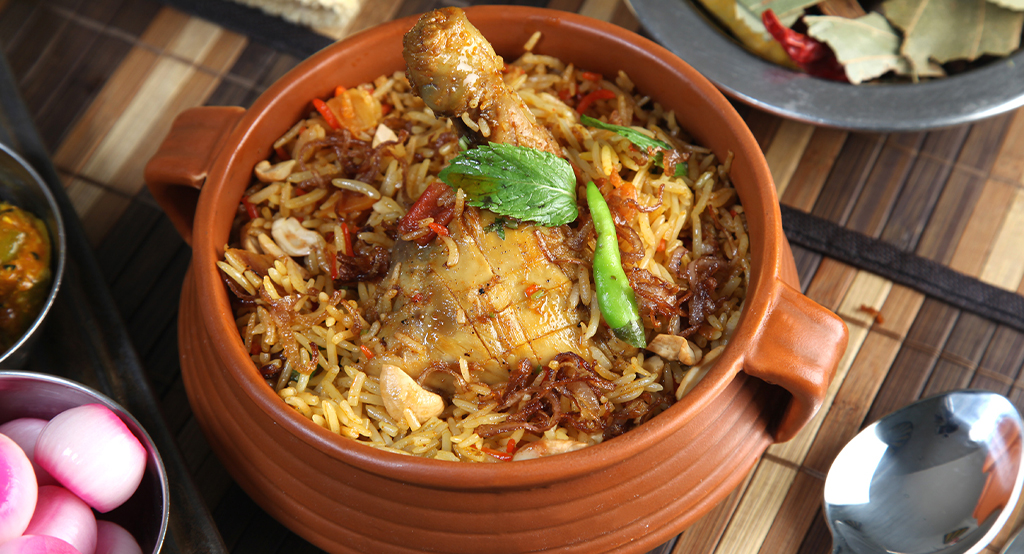  CHICKEN BIRYANI (SERVED WITH RAITA) 